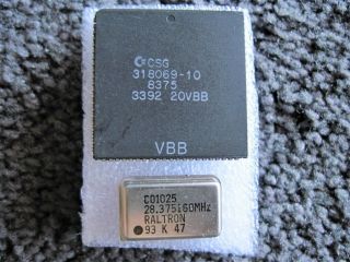 Commodore Amiga Fat Agnus Chip 8375 Pal 318069 - 10,  & 28.  3751 Crystal Oscillator