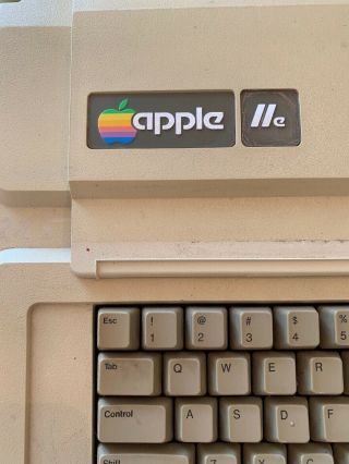 Vintage Apple II 2E Computer A2S2064 2
