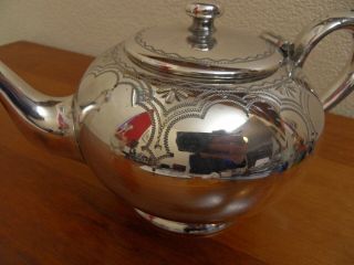 VINTAGE SILVER PLATE TEAPOT WITH LOVELY ENGRAVED PATTERN - GLEN PLATES SHEFFIELD 3