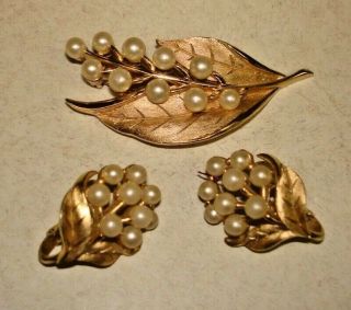 Vintage Trifari Signed Faux Pearl Gold Tone Flower Brooch Clip Earrings Set