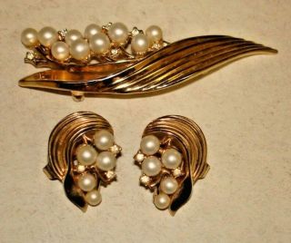 Vintage Trifari Signed Faux Pearl Gold Tone Brooch Clip Earrings Jewelry Set