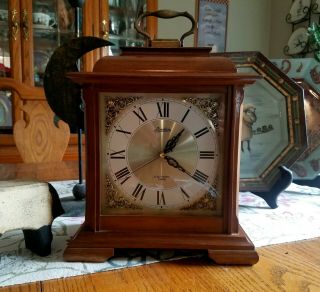 Vintage Linden Mantel Clock Electronic Chime Cuckoo Clock Mfg.  Co. ,