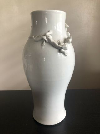 Antique 19/20c Chinese White Blanc De Chine Porcelain Vase Chilong Applied Art