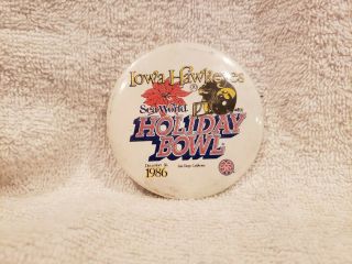 Vintage Iowa Hawkeyes 1986 Holiday Bowl 3 Inch Button,