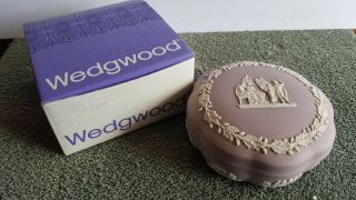 Wedgewood Jasperware White On Lilac Round Box W/lid D2