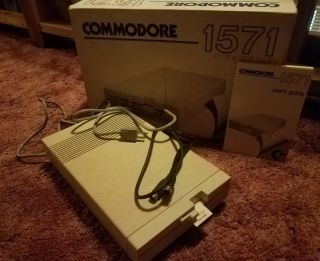 Commodore 1571 5.  25 " Floppy Disk Drive