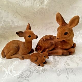 Vintage Flocked Plastic Deer Reindeer Laying “g” Made In Hong Kong Glass Eyes