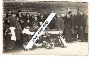 1930 - S Man Post Mortem Open Coffin Priest Winter Vintage Antique Photo European