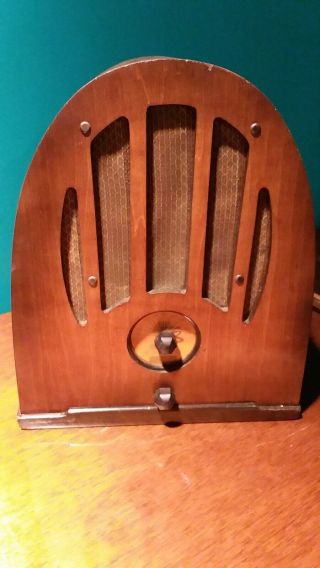 Antique Philco Model 37 - 84 Cathedral Tube Radio