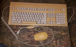 Apple Macintosh Extended Keyboard Ii M3501 With Apple Bus Mouse Ii & Cable,  1995