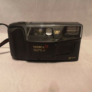 Vintage Yashica T3 Carl Zeiss T Tessar 2.  8 35mm Point And Shoot Film Camera Euc