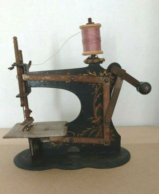 Antique Fiddle Base - Front Winder - Child ' s Toy Sewing Machine - Muller ? 2