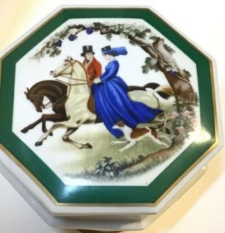 Vintage Elizabeth Arden Fox Hunting Scene Porcelain Trinket/powder Box 5 " L 2 " H