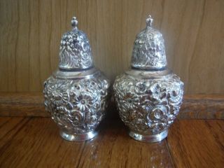 Vintage Wb Mfg Co C - 102 Ornate Repousse Salt & Pepper Shakers Silver Plate