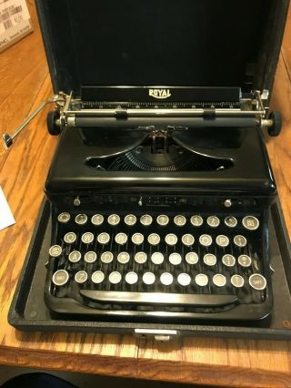 Classic Royal Model O Typewriter W/case Antique Vtg Portable Black