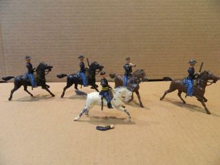 5 Lead Britains " Us Cavalry In Action " On Horseback Moveable Arms Vintage