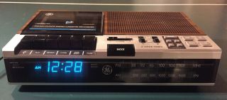 Vintage General Electric Fm/am Clock Radio Cassette Recorder