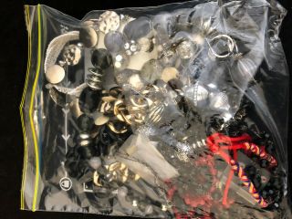 A Selection Of Vintage Jewellery 400 Grams In Total - Box Up For Xmas $1 Start