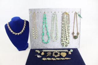 15 X Vintage & Retro Kitsch Jewellery Inc.  Bamboo Bracelet,  Floral,  Paste