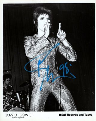 David Bowie " Autographed " 8x10 Vintage Photo Pose Ziggy Stardust