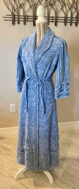 Near Perfect Blue Vintage Chenille Robe R5