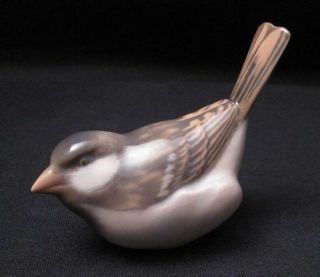 Vintage Royal Copenhagen Denmark Porcelain Sparrow Bird Figurine 1081 Tail Up