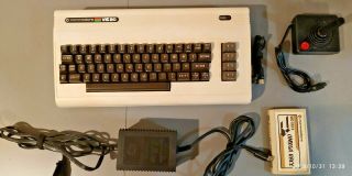 Commodore Vic - 20 Computer W/ Power Supply,  A/v Cord,  Game Controller & Game (o)