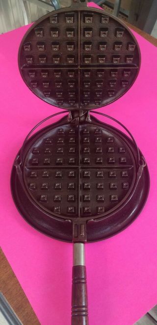 Vintage Antique Cast Iron Wagner Ware No.  8 Waffle Iron With Base,  Pat 