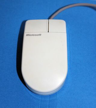 Vintage & Rare Microsoft PS2 PS/2 Compatible Computer Mouse w/ Cord Serial Plug 2