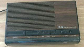 Emerson Alarm Clock AM/FM Radio With Snooze Model No.  AK2700K 3