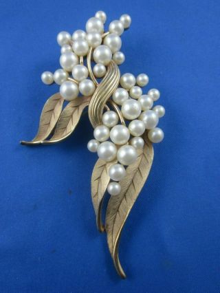 Vintage Crown Trifari Brooch Pin Brushed Gold Metal Faux Pearls
