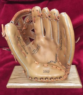 Vintage 1960’s Sears Roebuck & Co.  Leather Baseball Glove Mitt Model 1662