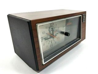 Vintage General Electric Ge 7 - 4550c Walnut Grain Polystyrene Clock Radio A2316