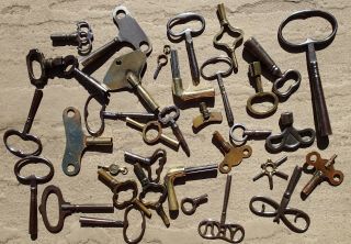 35 Old Winding Keys Mostly For Clocks And Watches