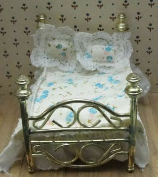 Dollhouse Brass Bed With Cover And Pillow 1:24 1/2