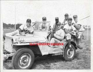 1948 Jackie Robinson Brooklyn Dodgers Nl Greats In Jeep 8x10 Photo