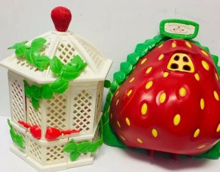 2 Vtg 80s Strawberry Shortcake Playsets: Garden House Gazebo & Berry Bake Shoppe