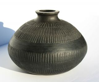 Vintage Mid - Century Modern Weed Pot Vase Incised Gray Black Signed Beshers 1961
