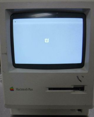 Vintage Apple Macintosh Plus M0001a Desktop All - In - One Computer - Powers On