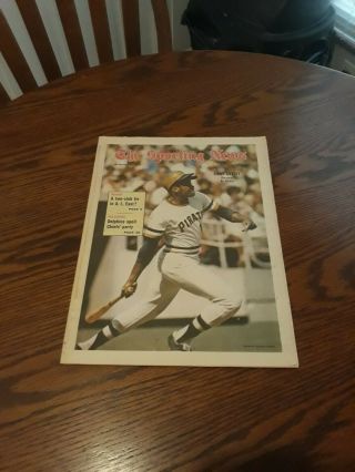 September 30,  1972 - The Sporting News - Al Oliver Of The Pittsburgh Pirates