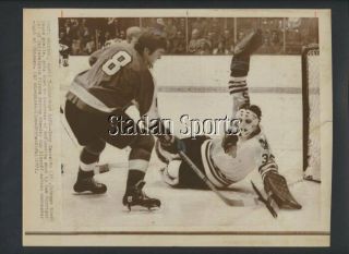 Chicago Bh Esposito 1971 Flyers Morrison Stanley Cup P/o Hockey Photo