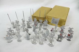 35 Vintage Tin Flats Zinnfiguren Scholtz Box War Lead Soldiers Medieval Rare Toy