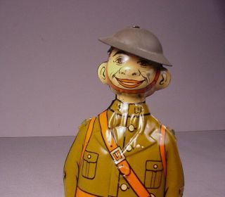 Vintage WW I Tin Toy Doughboy Wind Up US Army Soldier Chein 1940 ' s antique 3