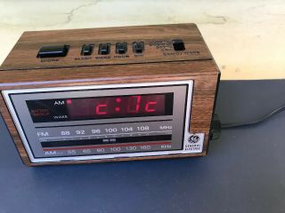Vintage Ge 7 - 4601a Faux Wood Grain Alarm Clock Radio Am/fm