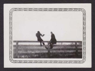 Silhouette Couple On Fence Man W/gun Rifle Old/vintage Photo Snapshot - W301