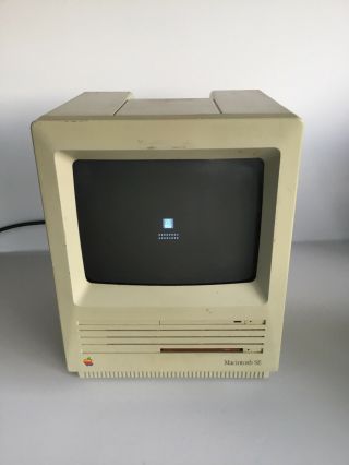 Vintage Apple Macintosh Se Computer Model M5011 Powers On