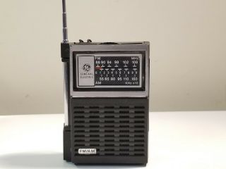 Ge General Electric Transistor Portable Radio Model 7 - 2506b Vintage 1970’s