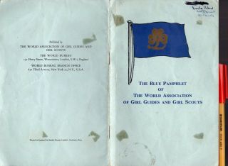 1959 The Blue Pamphlet Of The World Association Of Girl Guides & Girl Scouts