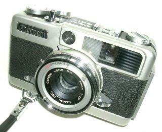 Vintage Canon Demi EE17 with Case & Strap 2
