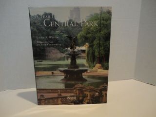 A Year In Central Park Book First Edition Hc Watters,  Laurie A.  Coffee Table